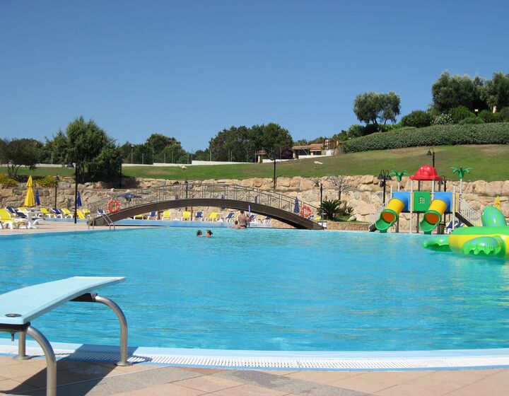 Schwimmbad von Rena Majore