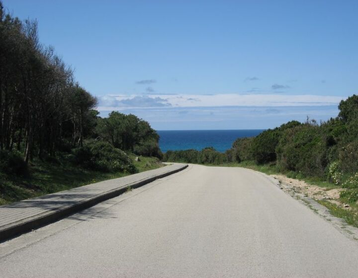 Weg zum Strand von Rena Majore